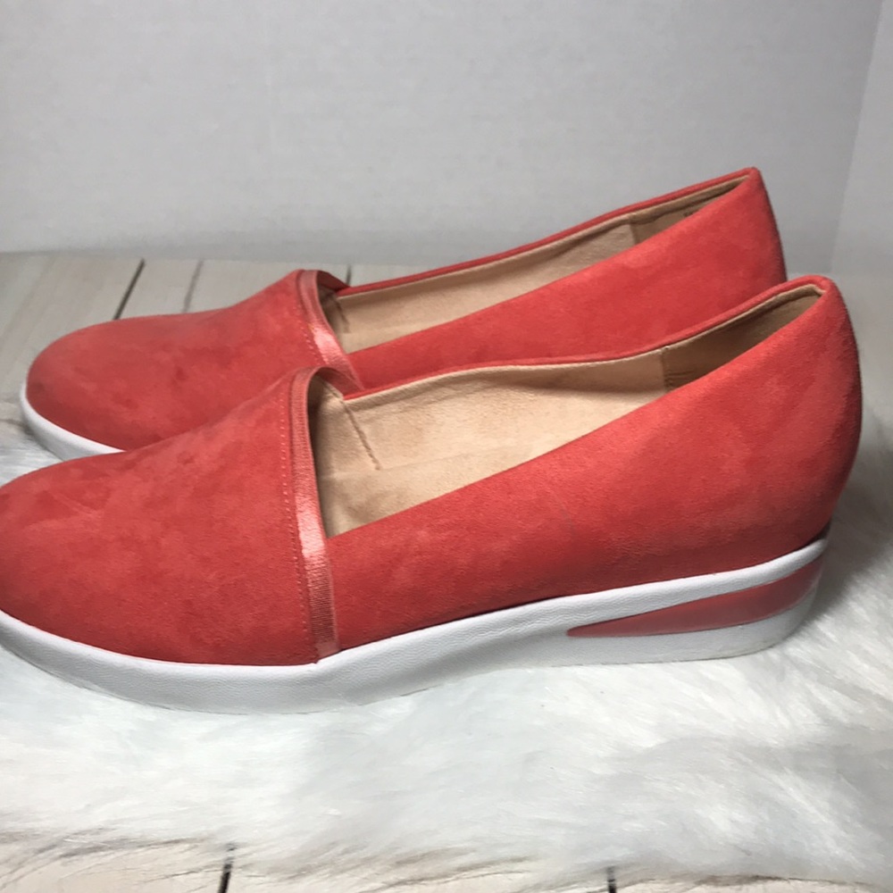 Reaction Kenneth Cole coral slip-on tennis shoes